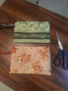 2 zipper clutch bags